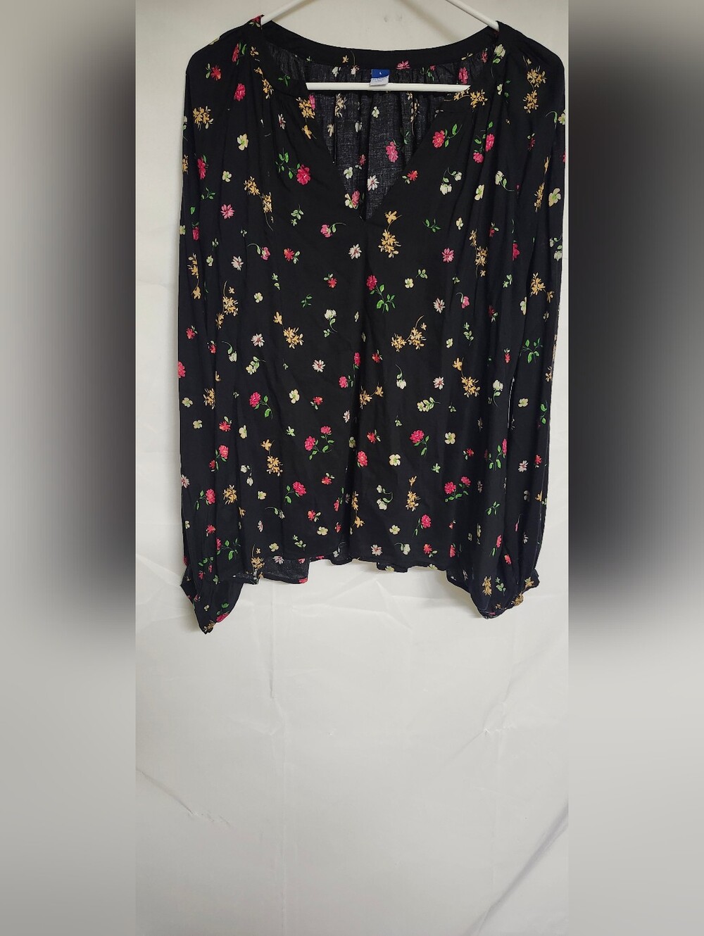 Old Navy Black Floral V-Neck Long-Sleeve Blouse